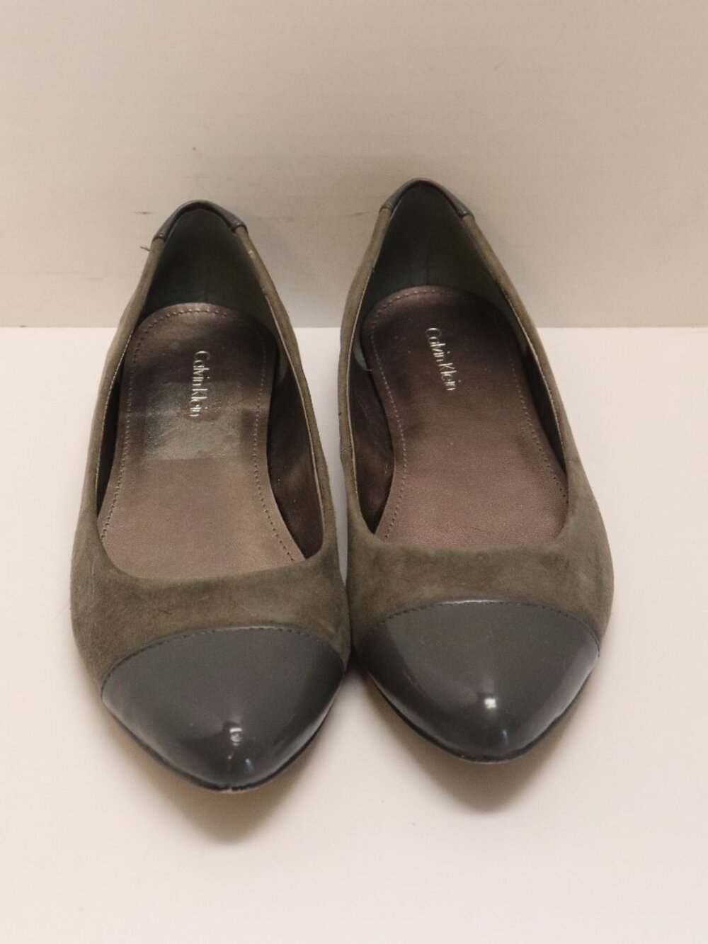 Calvin Klein Women's Two-Tone Flats Measurement Around L101/4in W3in